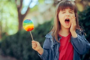 early cavities in baby teeth symptoms